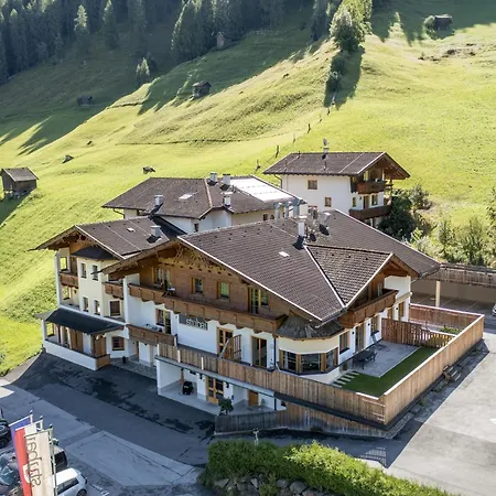 Neustift Near Stubai Glacier Skiing, Cleaning Included ניוסטיפט אים סטובאיטל